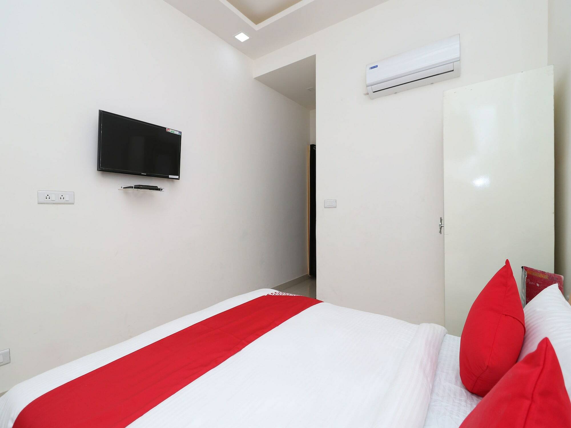 Oyo 13406 Hotel Golden Leaf Bareli Kültér fotó