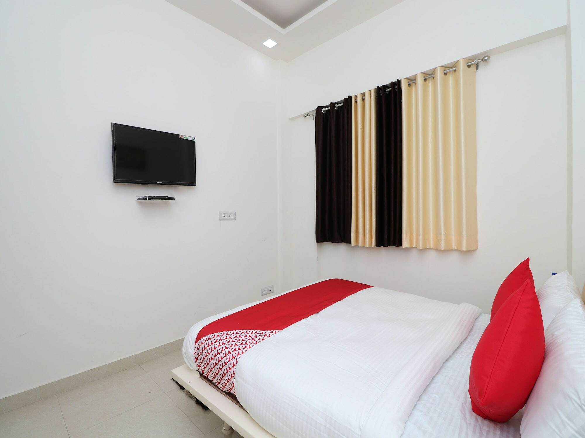 Oyo 13406 Hotel Golden Leaf Bareli Kültér fotó
